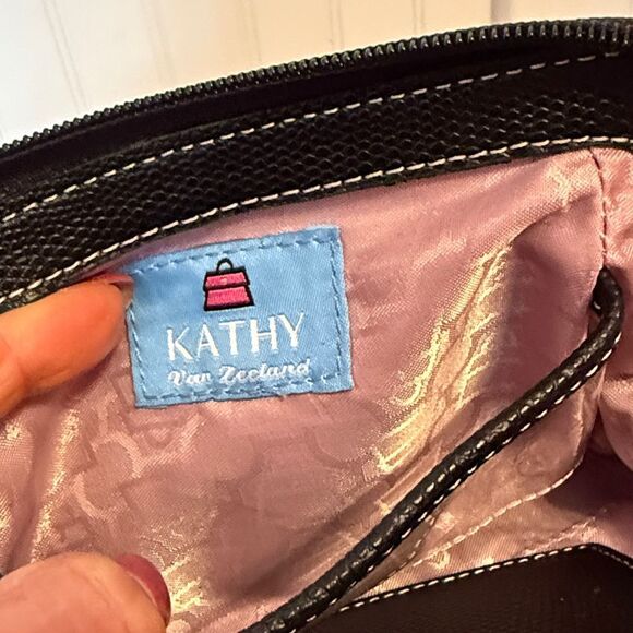 Kathy Van Zeeland Black and Tan Women's Clutch & Mirror - NWOT - Picture 7 of 7